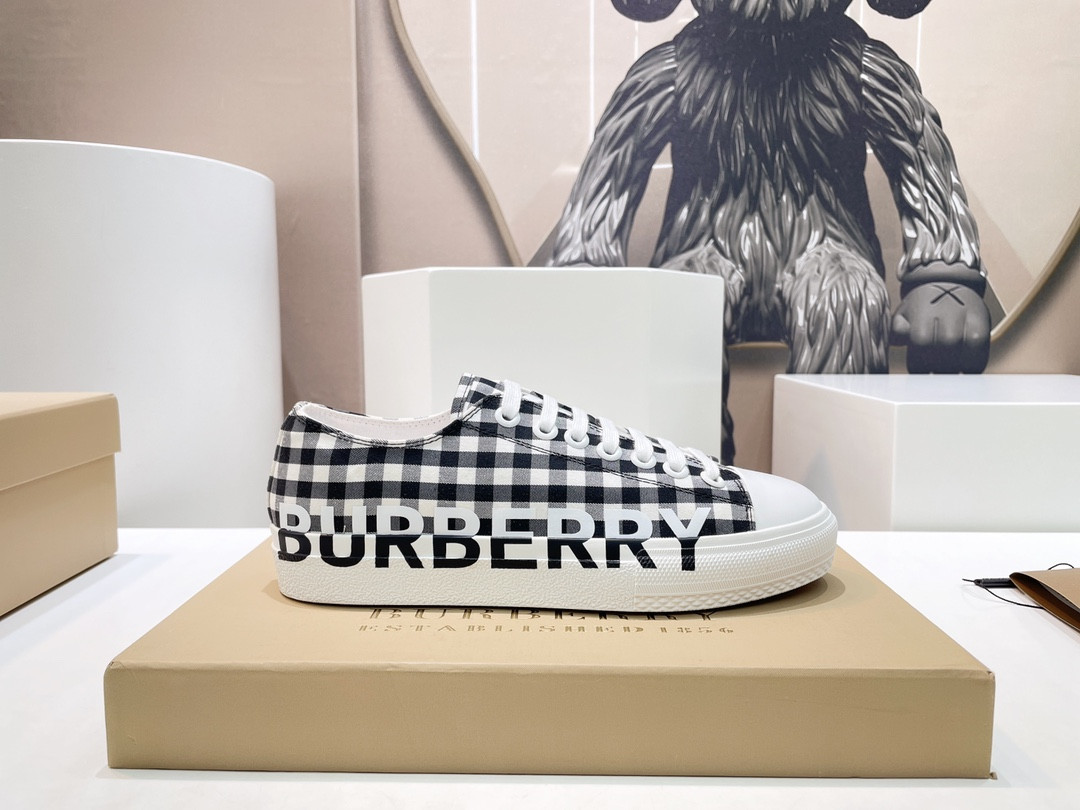 ua B**rry check sneakers