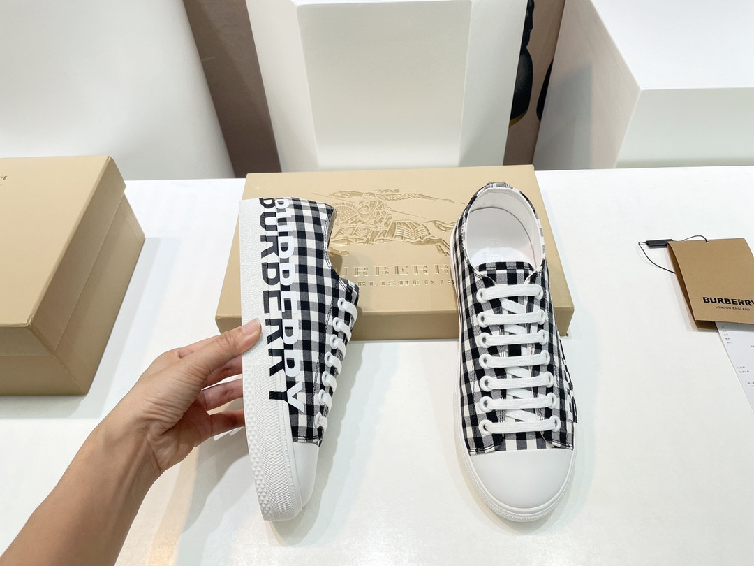 ua B**rry check sneakers