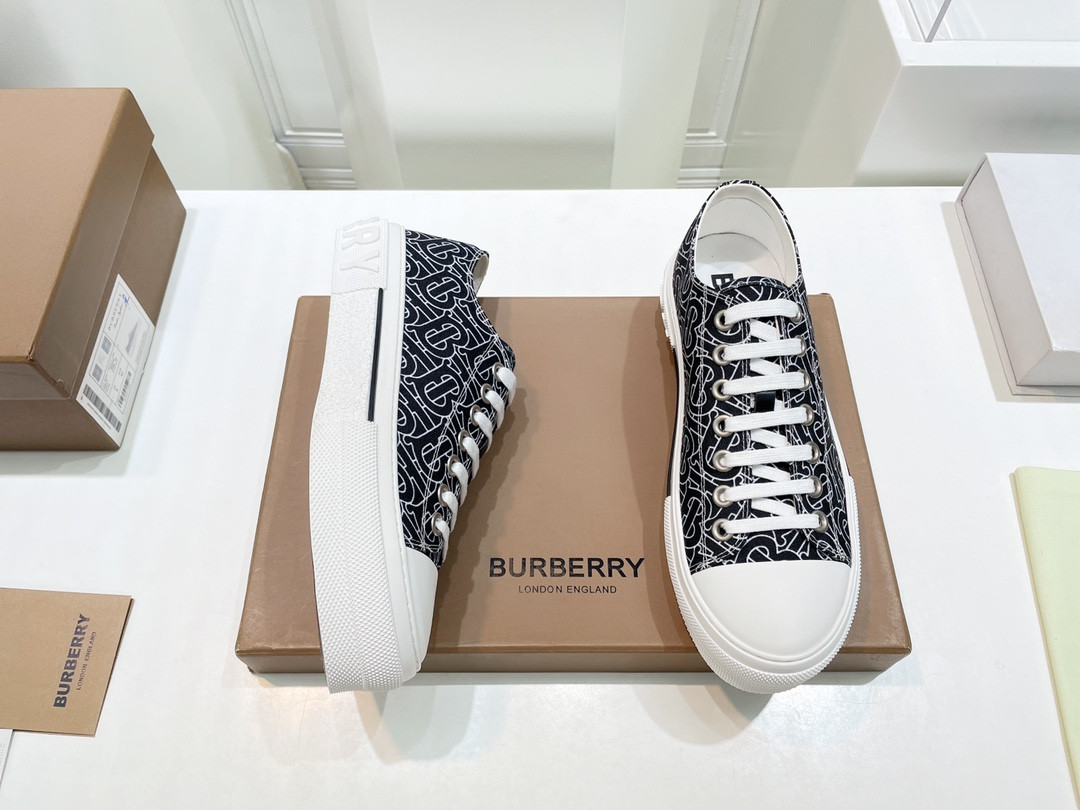 ua B**rry sneakers