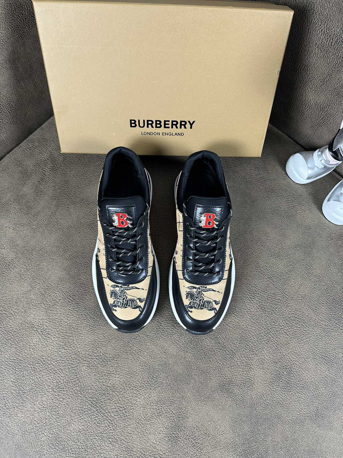 ua B**rry sneakers