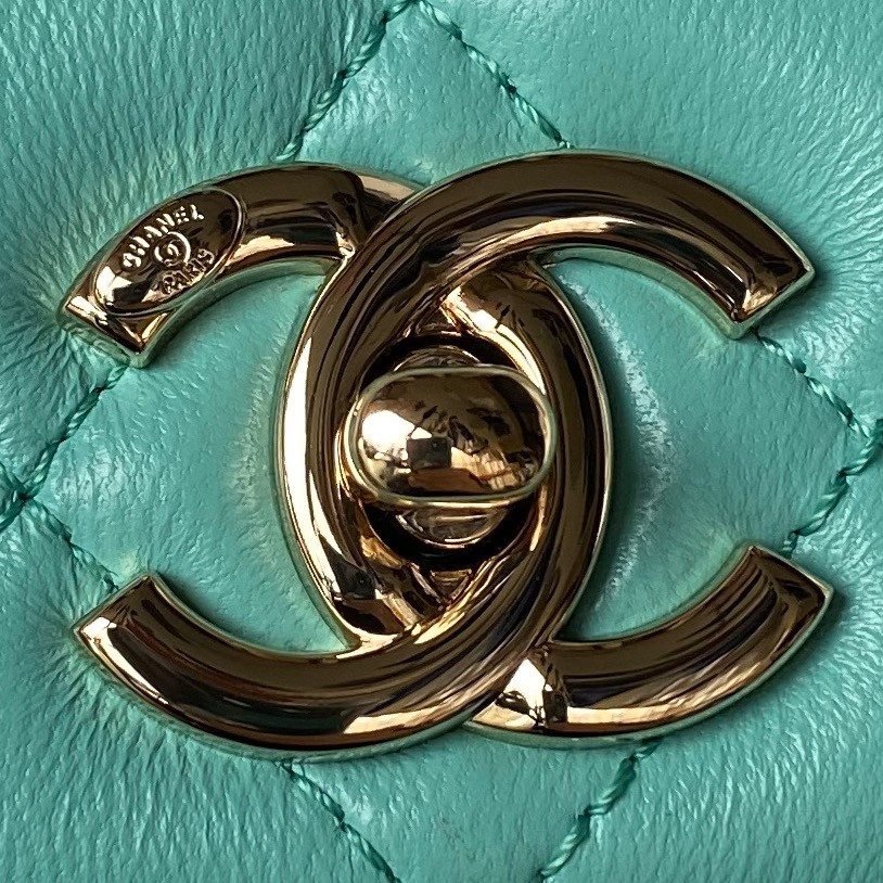 Ch*el trendy cc 23s 14.5 × 19.5 × 8 cm