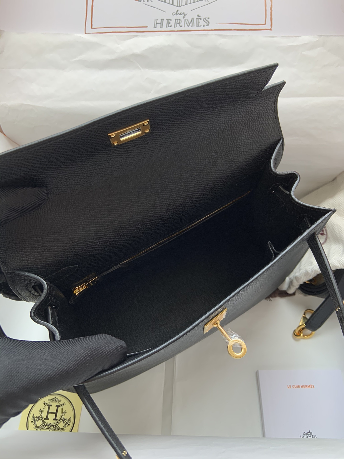 HERMÈS Kelly Gold-tone Hardware 25 28