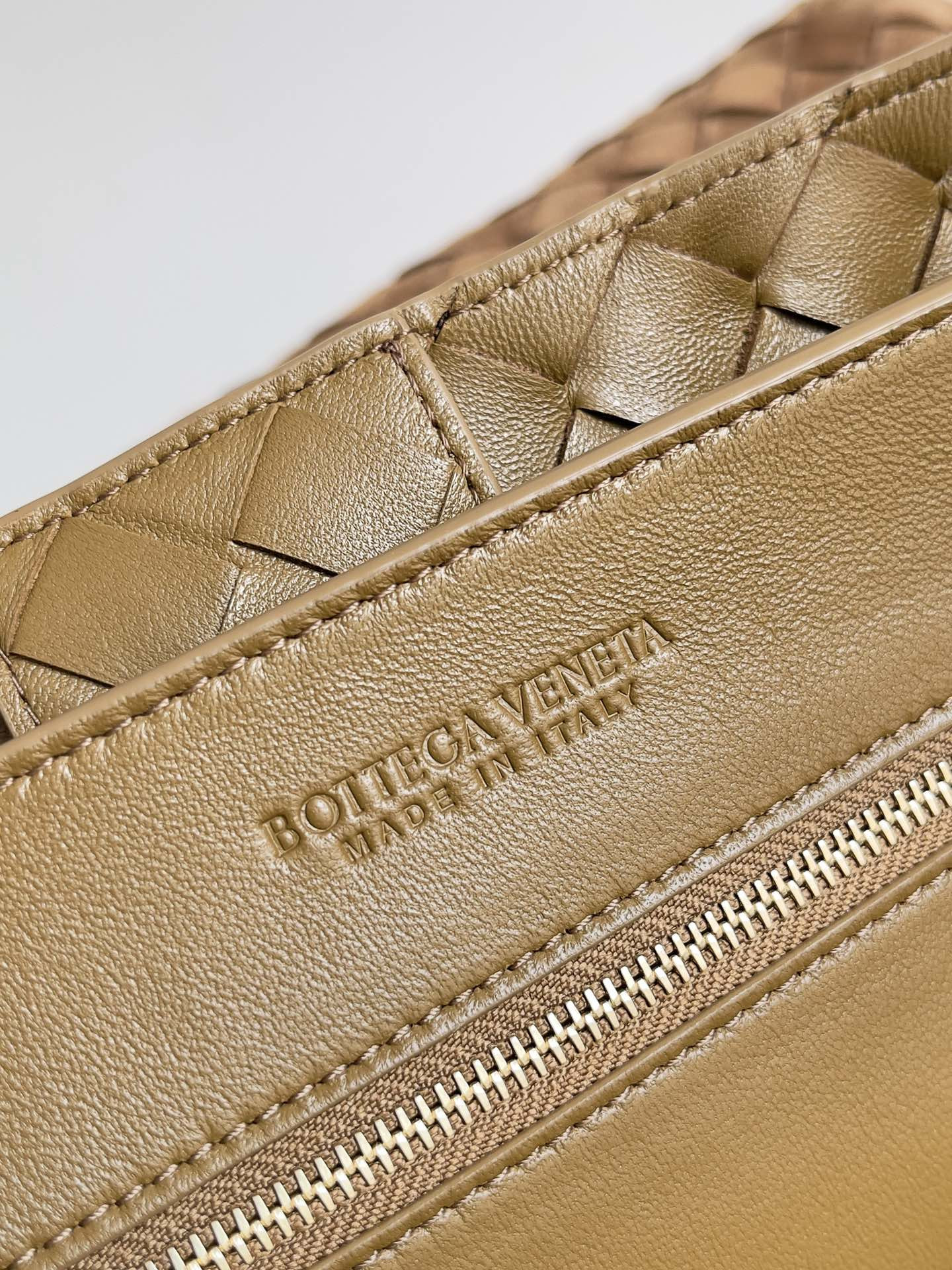 bo*te*ga Ve*ne*ta medium andiamo 32x25x11cm