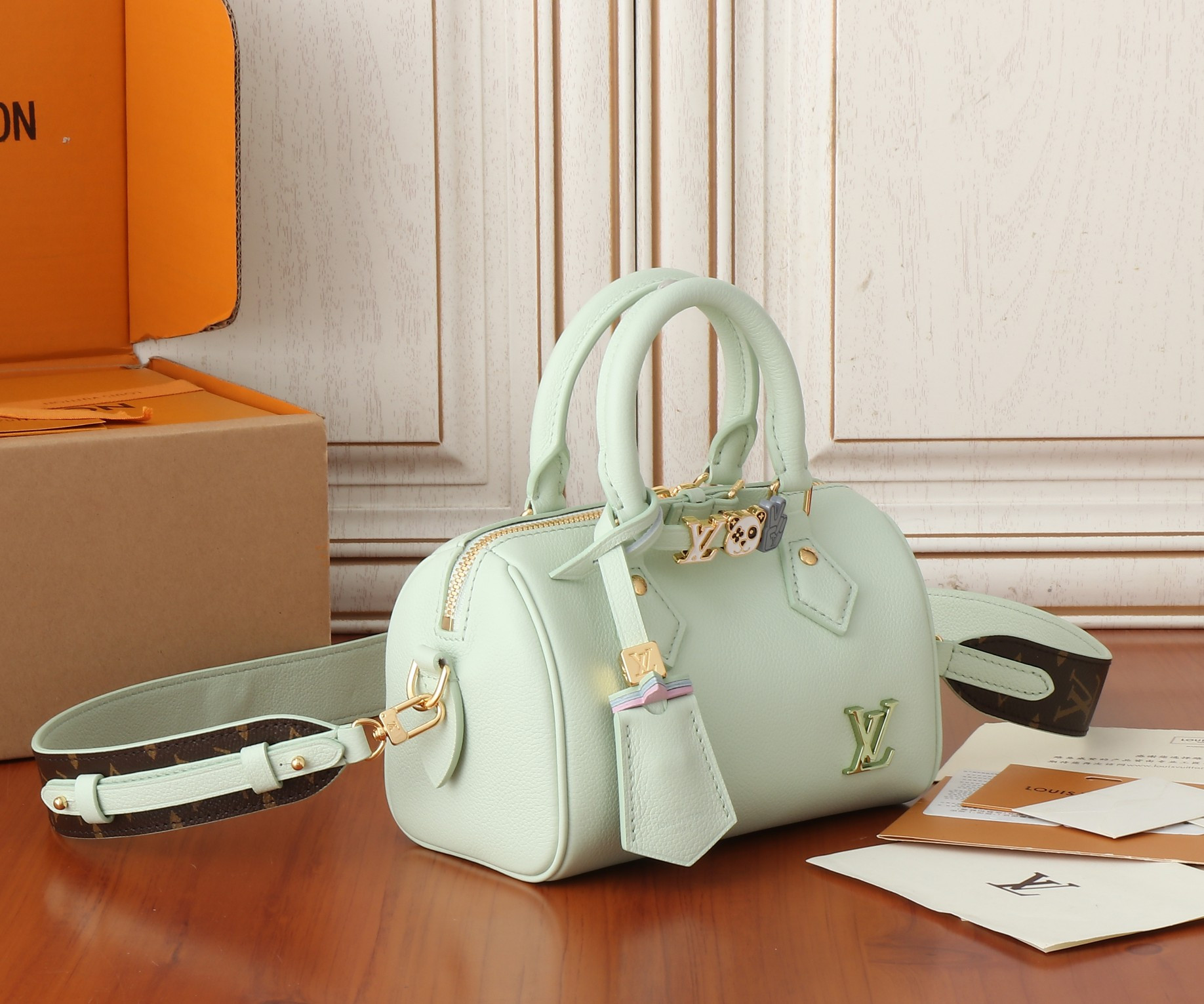 LV Speedy 18   M24605 18x12.5x11CM