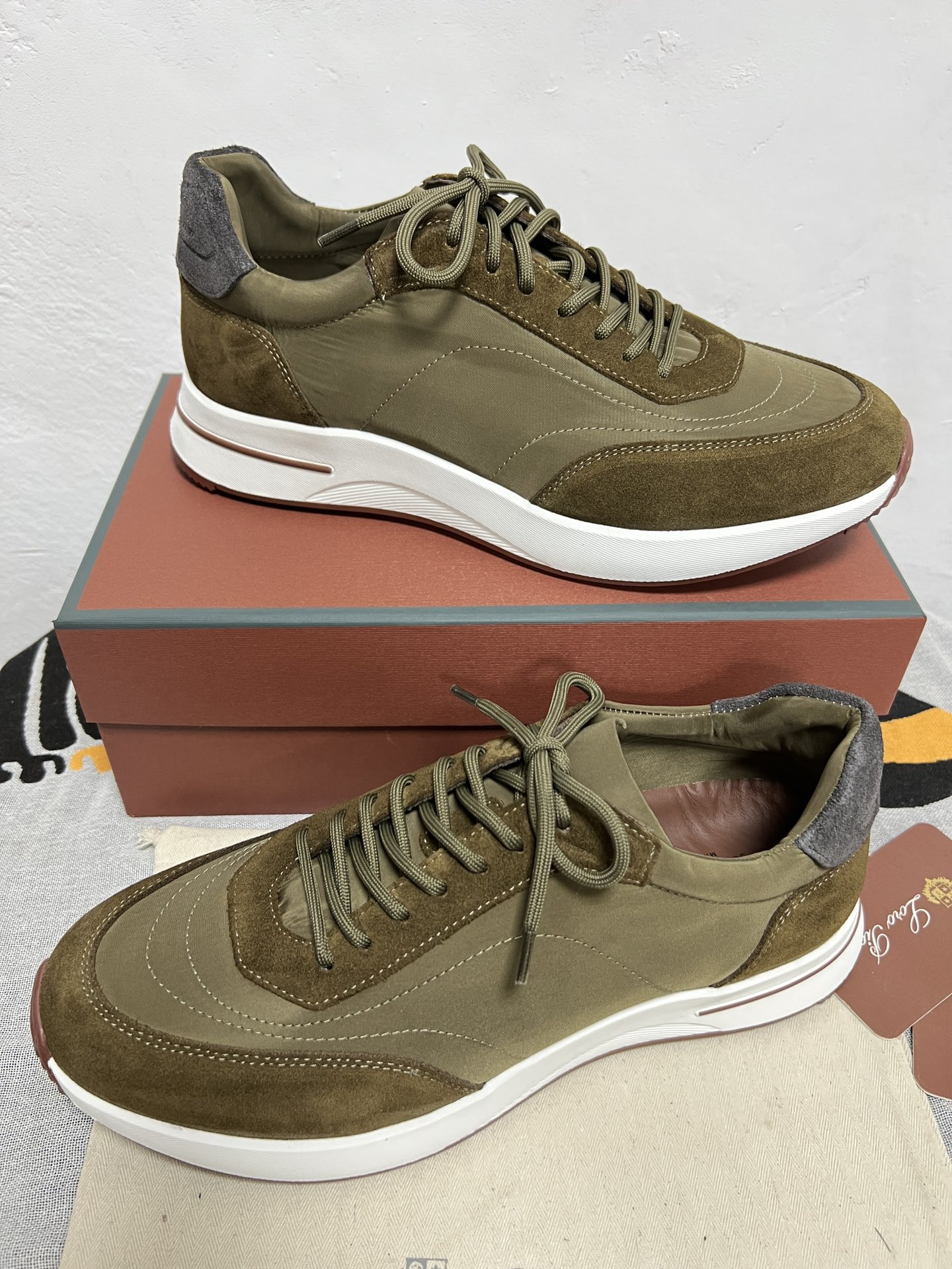 ua L**o p*ana week end walk sneakers