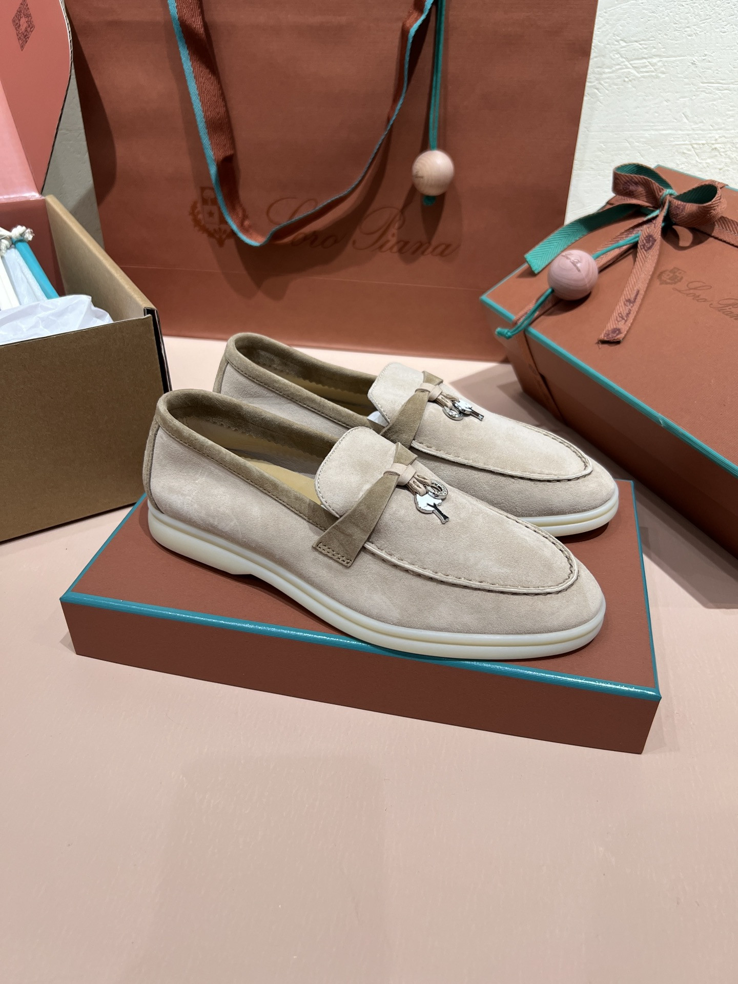 ua L**o p*ana summer charms walk loafers
