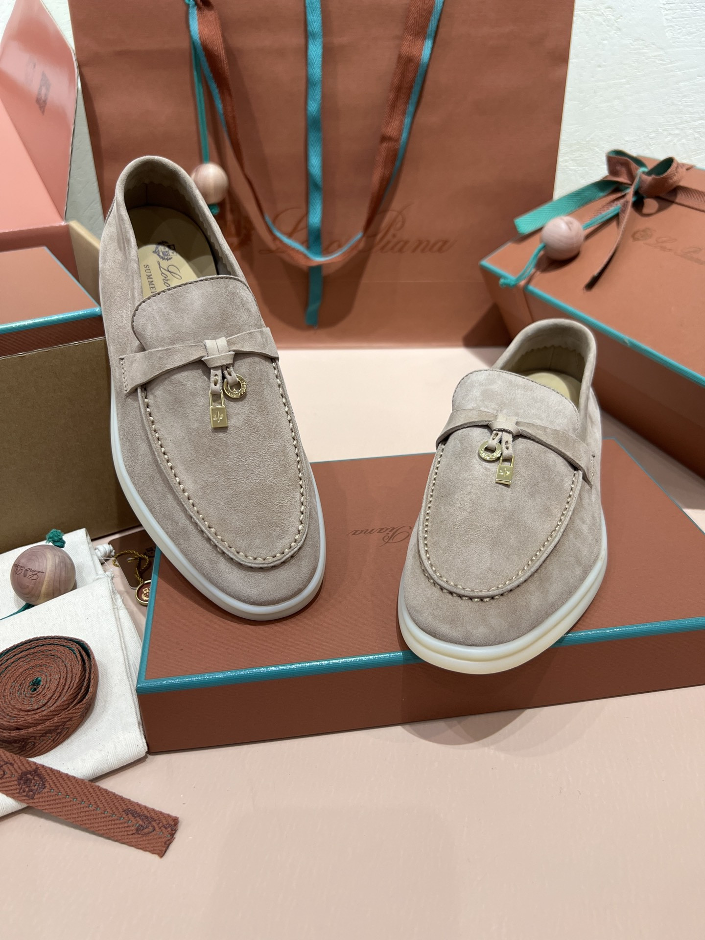 ua L**o p*ana summer charms walk loafers