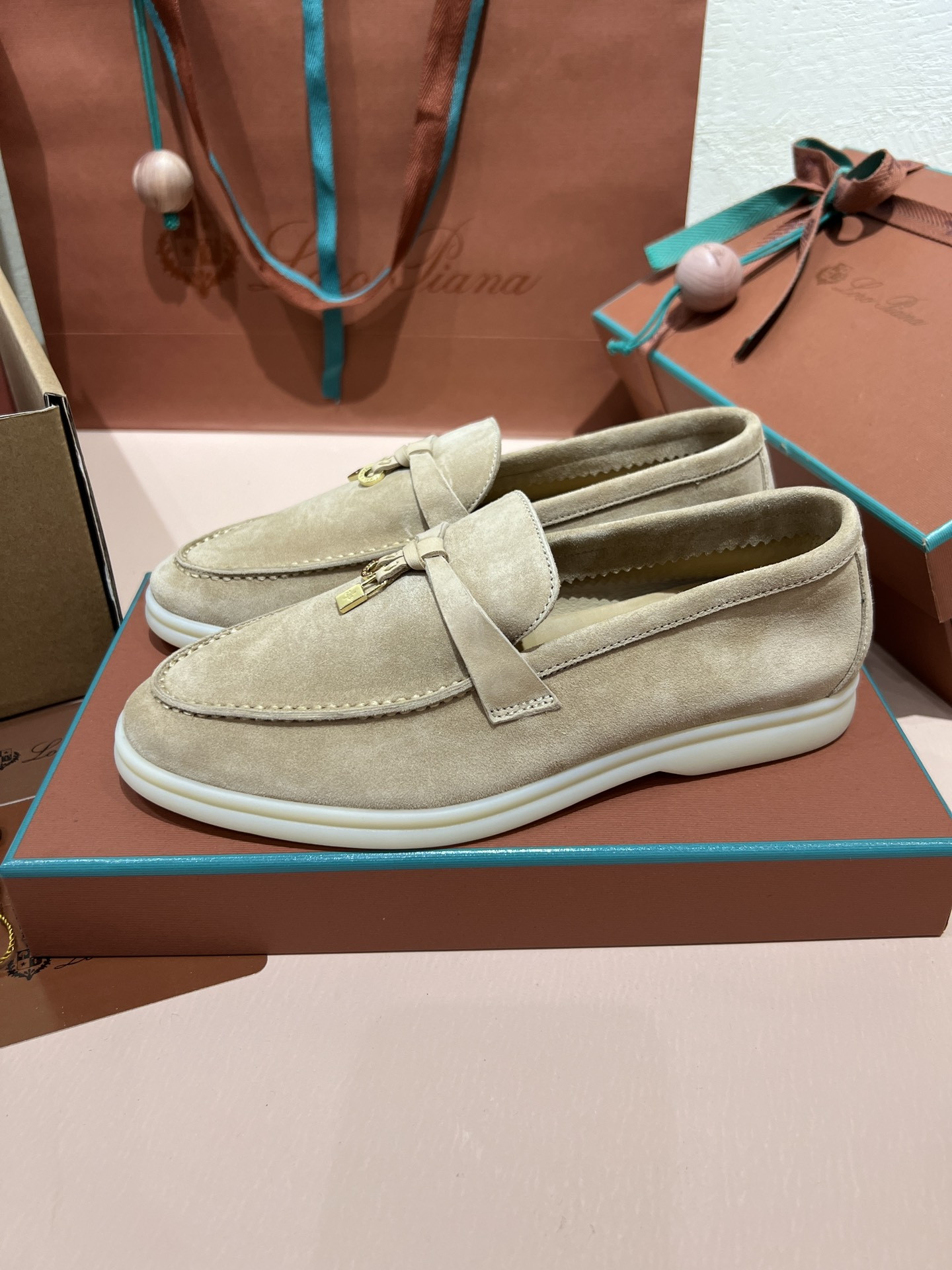 ua L**o p*ana summer charms walk loafers