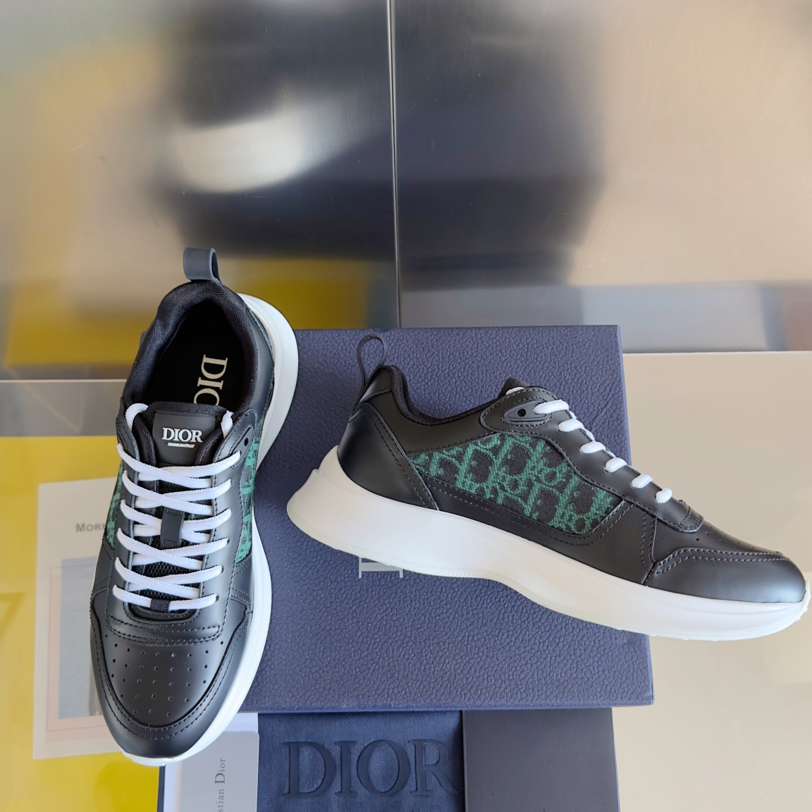ua D*or b25 runner sneaker