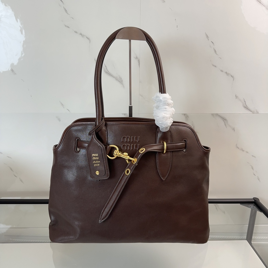 Miu Miu aventure nappa 31X40X13CM