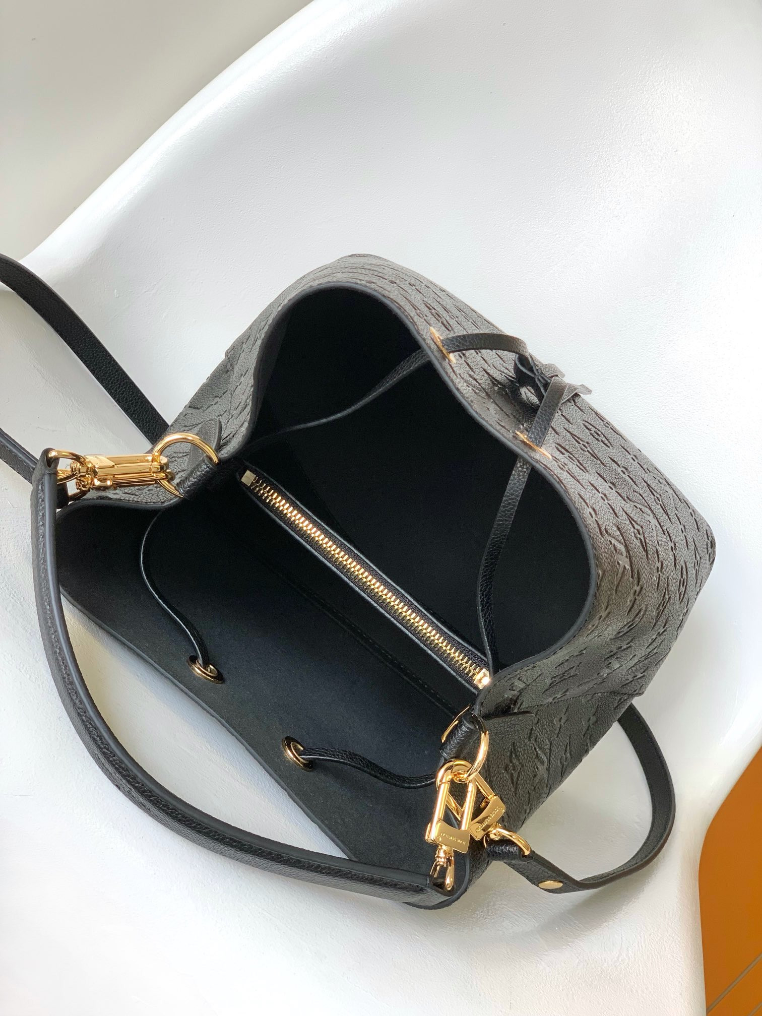 LV  NéoNoé MM  M45306  25.9 x 25.9 x 17.5CM