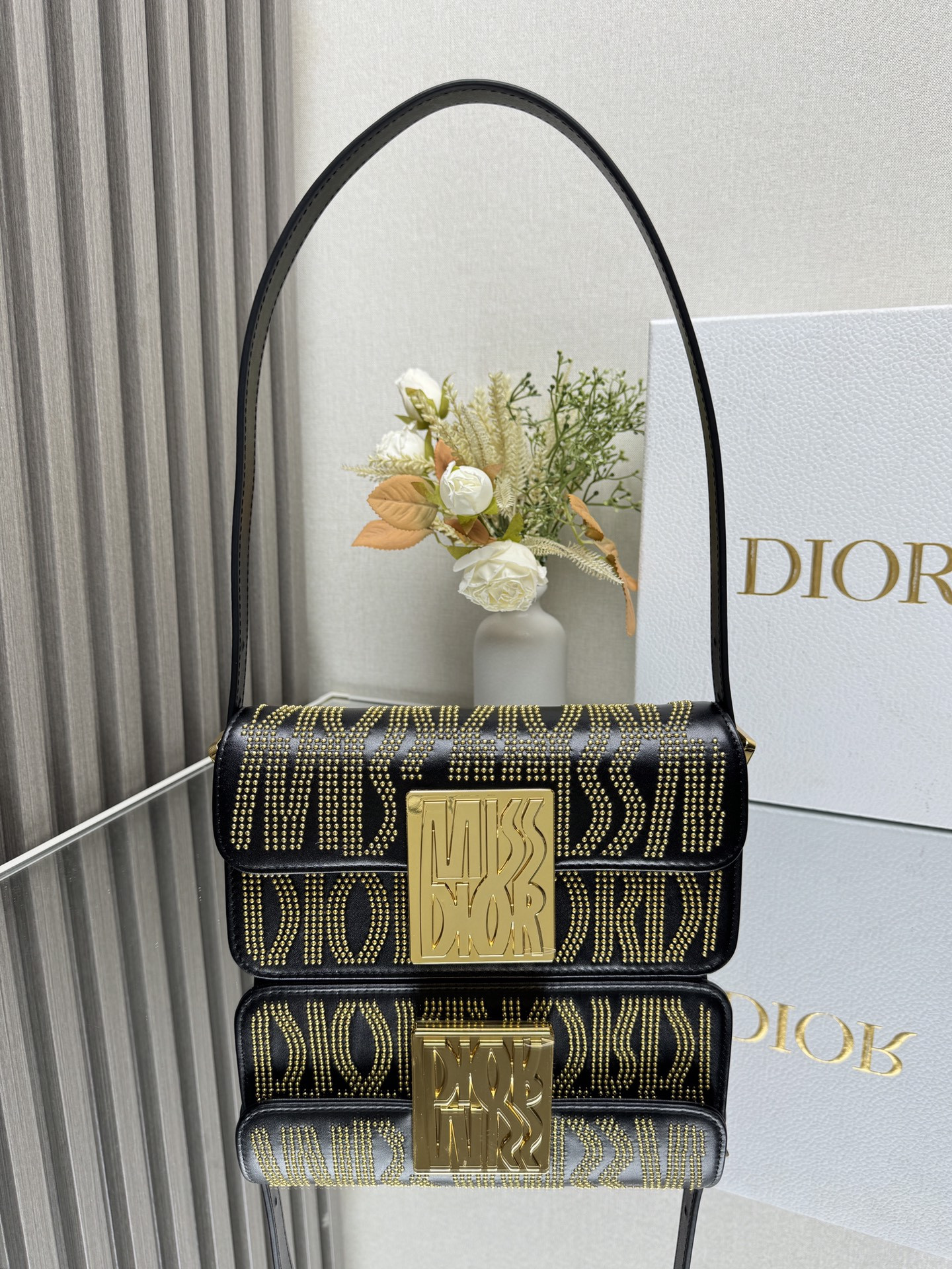 D*or miss D*or flap bag 22 x 11 x 6 cm
