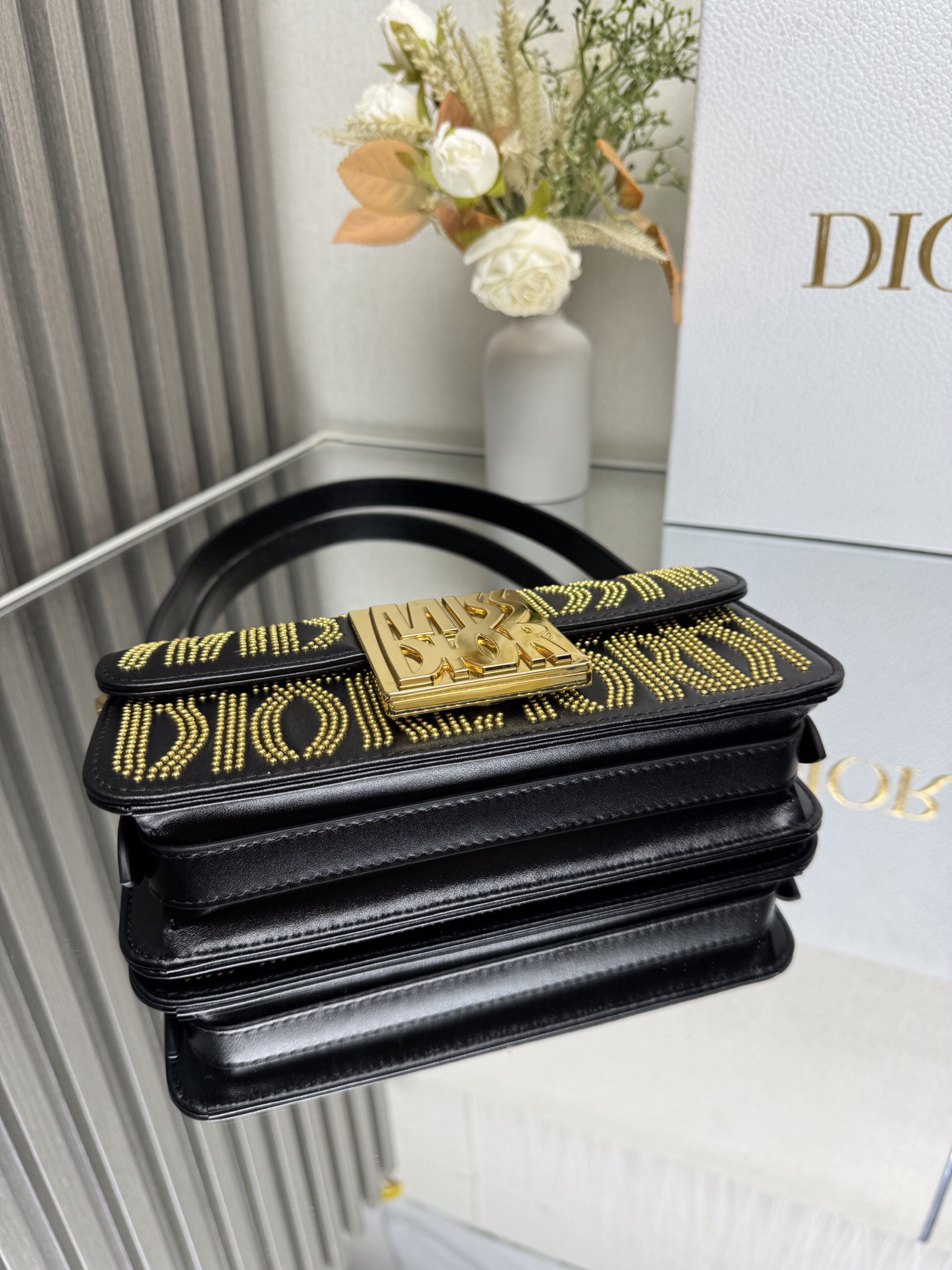 D*or miss D*or flap bag 22 x 11 x 6 cm