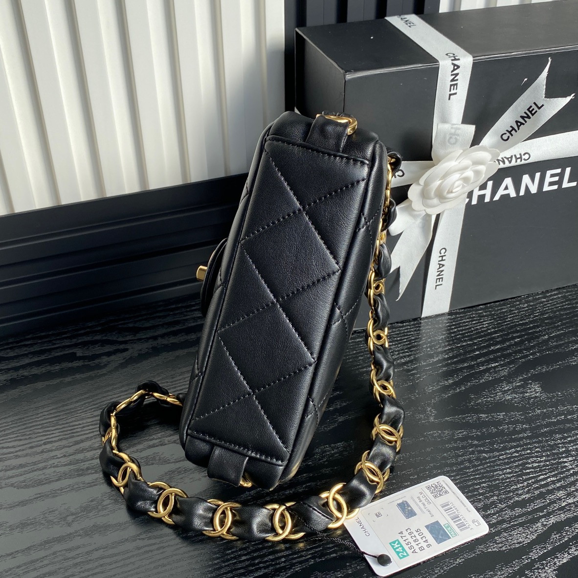 Ch*el fall-winter 2024-25 small flap bag 13x21x7cm