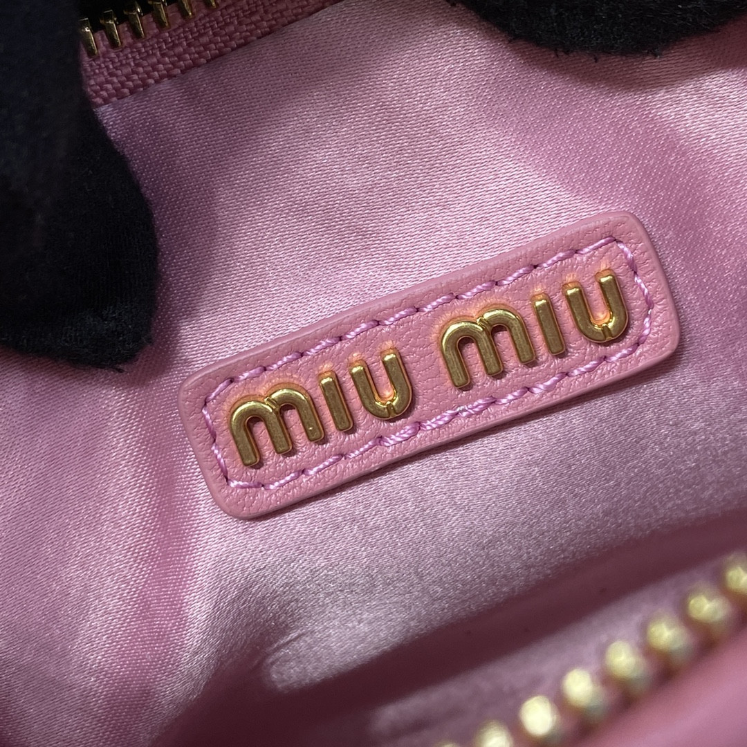 Miu Miu Wander matelassé nappa leather hobo bag 17x20x6cm