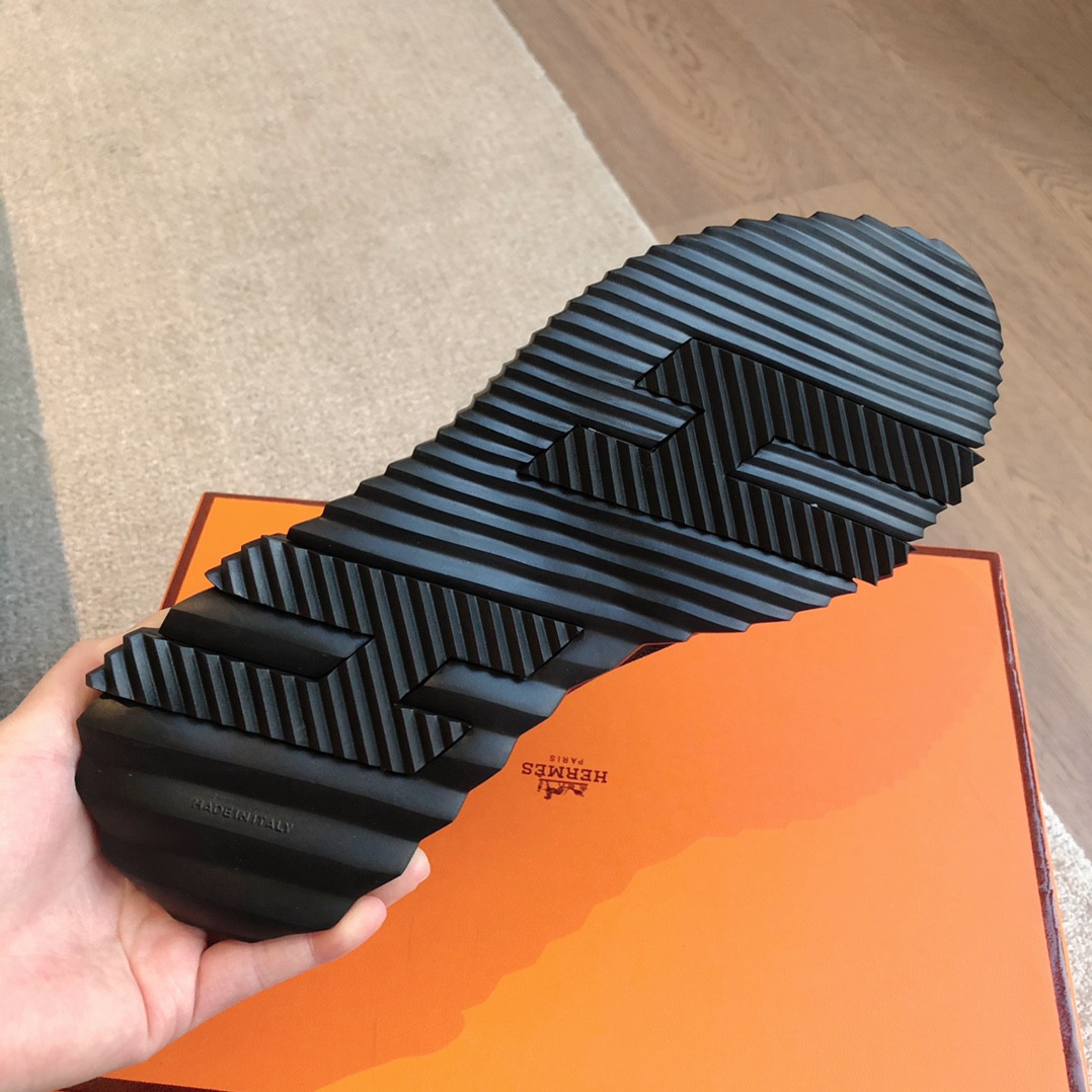 UA Hermès Bouncing Sneaker