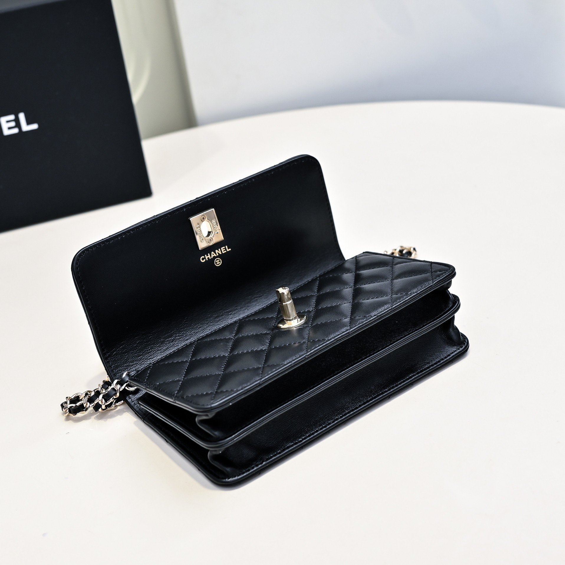 Ch*el clutch with chain 11x18.5x6cm