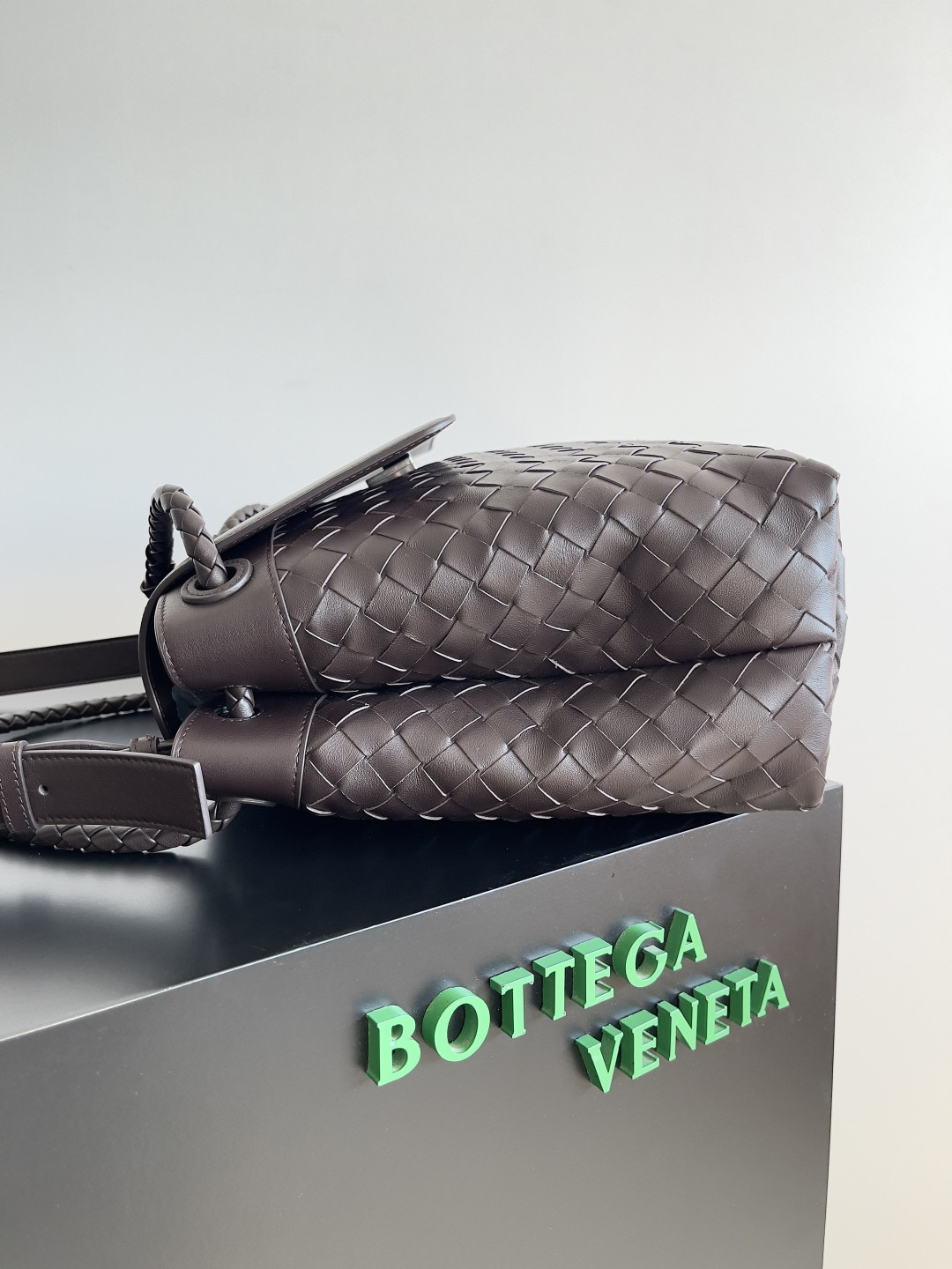 bo*te*ga Ve*ne*ta medium andiamo messenger 37x26x13cm