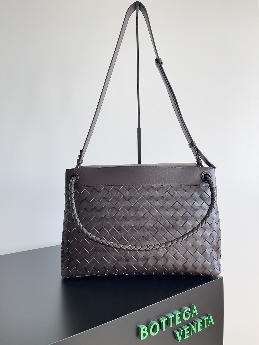 bo*te*ga Ve*ne*ta medium andiamo messenger 37x26x13cm