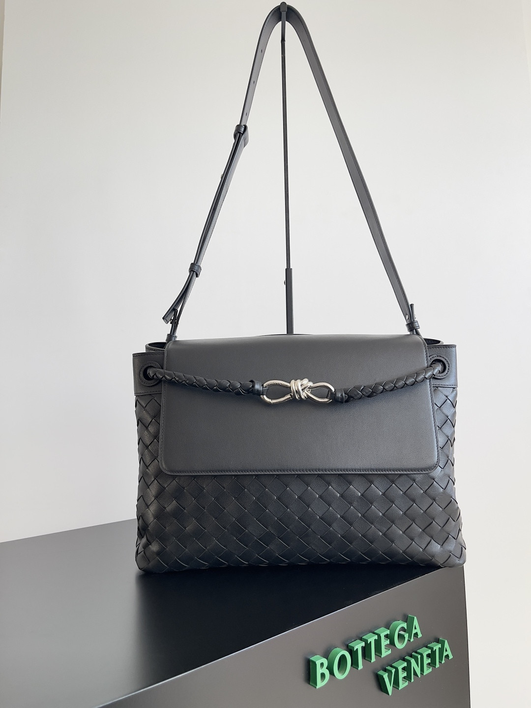 bo*te*ga Ve*ne*ta medium andiamo messenger 37x26x13cm