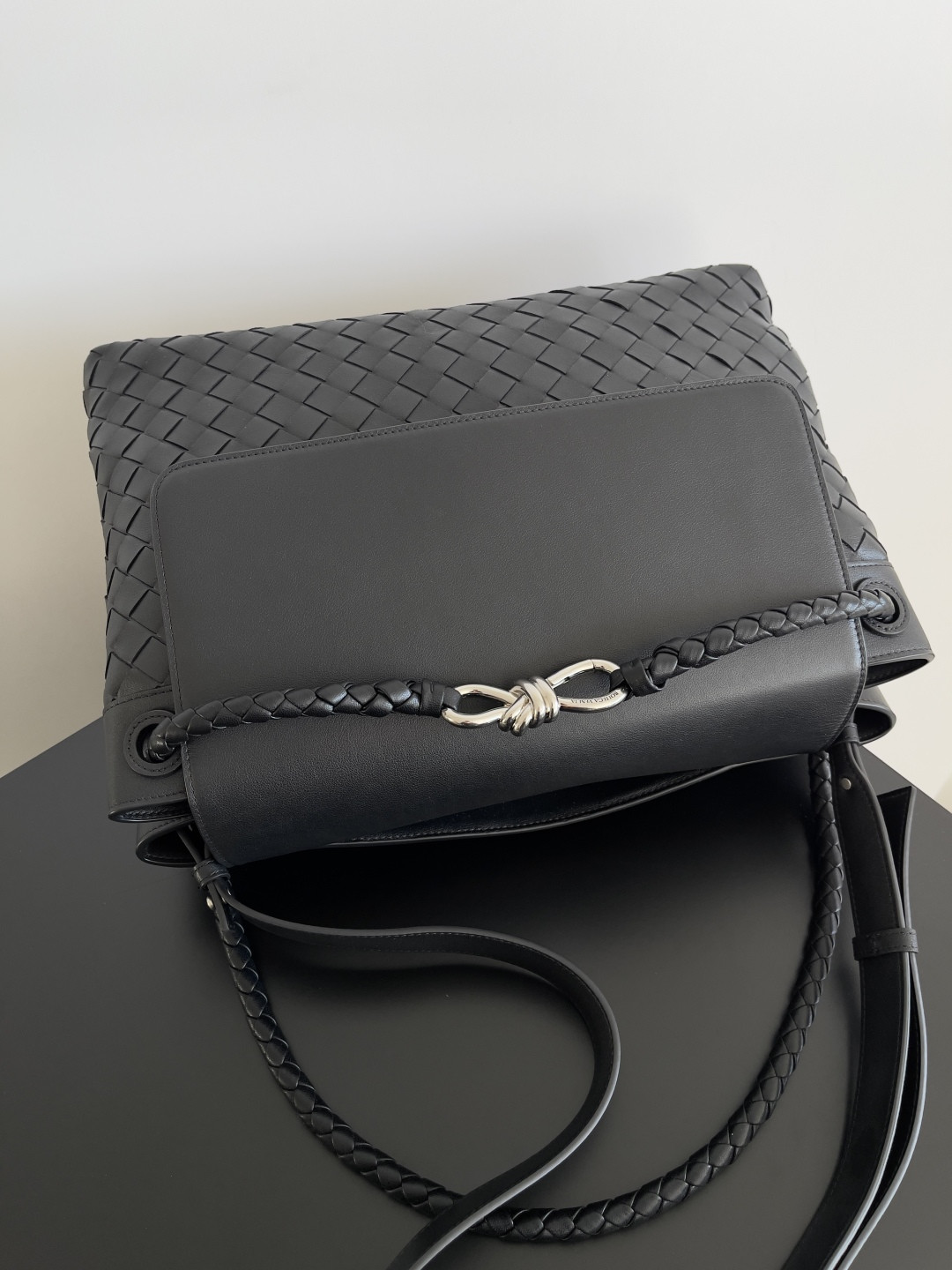 bo*te*ga Ve*ne*ta medium andiamo messenger 37x26x13cm