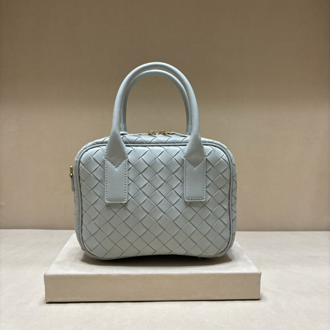 bo*te*ga Ve*ne*ta small getaway 23.5x17.5x9cm