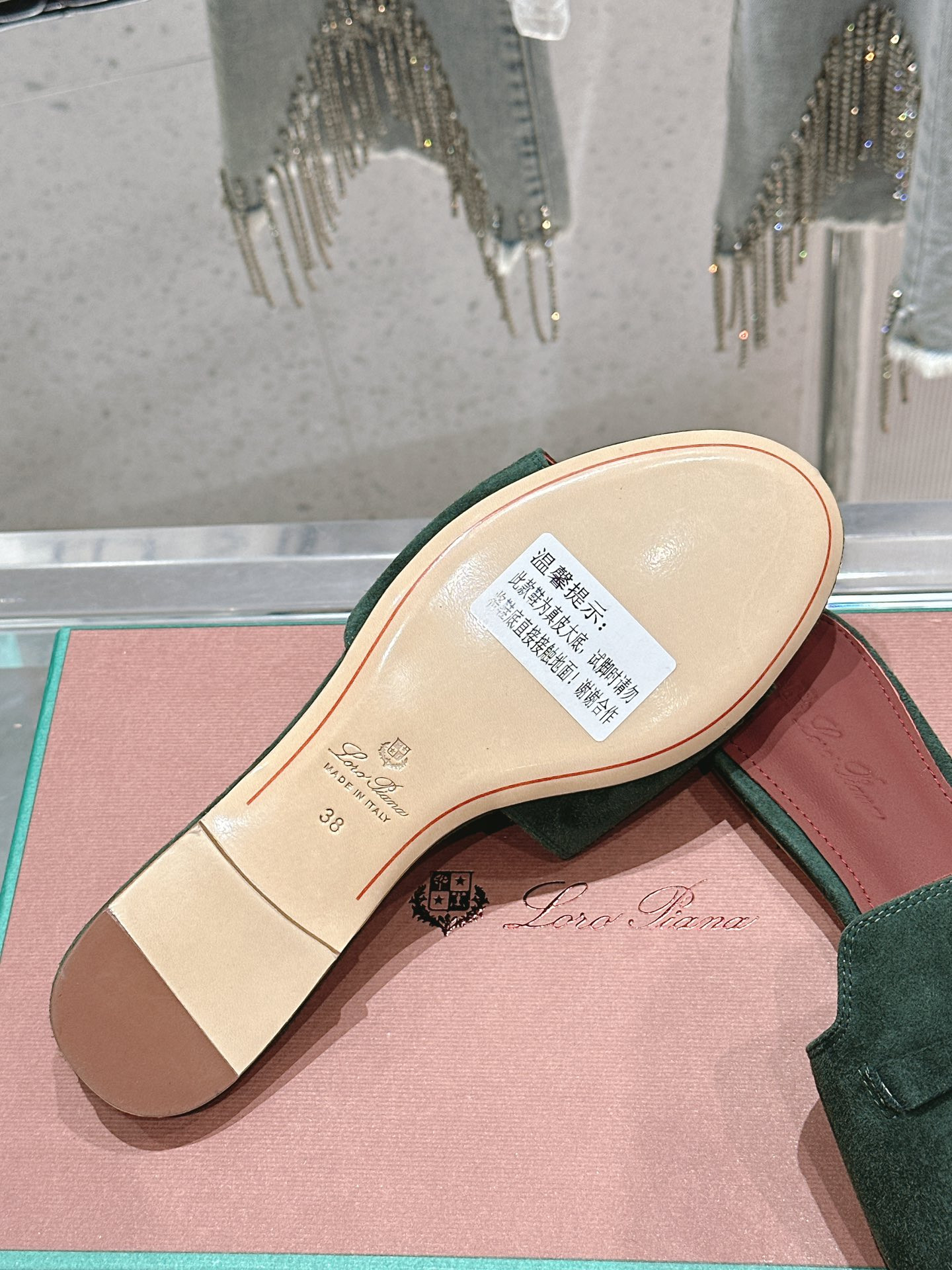 ua L**o p*ana summer charms sandal