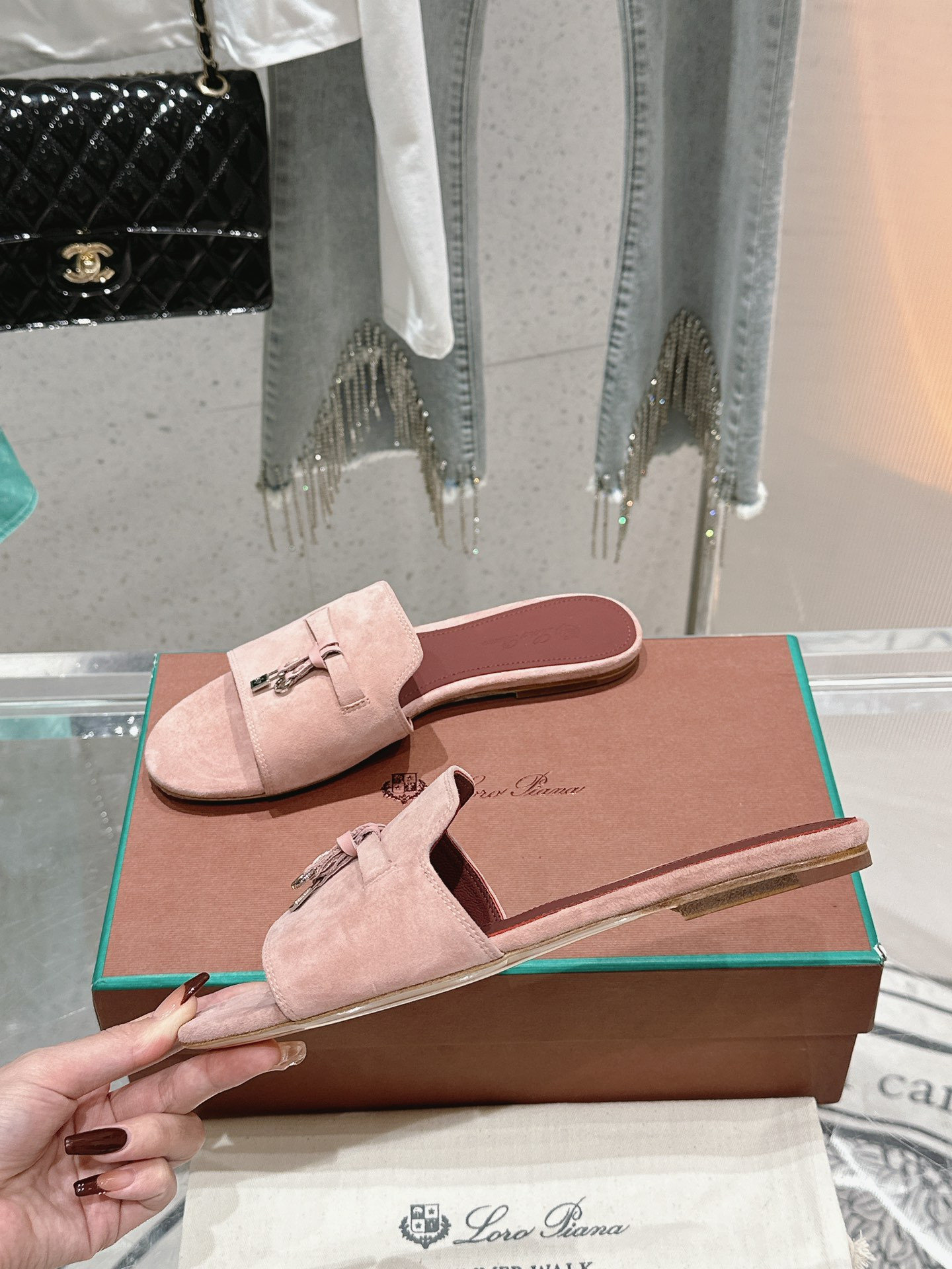 ua L**o p*ana summer charms sandal