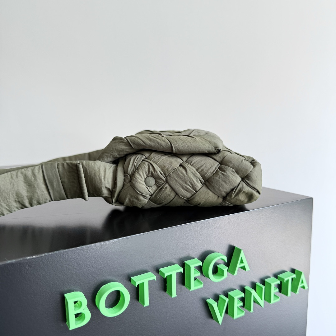 bo*te*ga Ve*ne*ta small rumple messenger 21x14x5cm