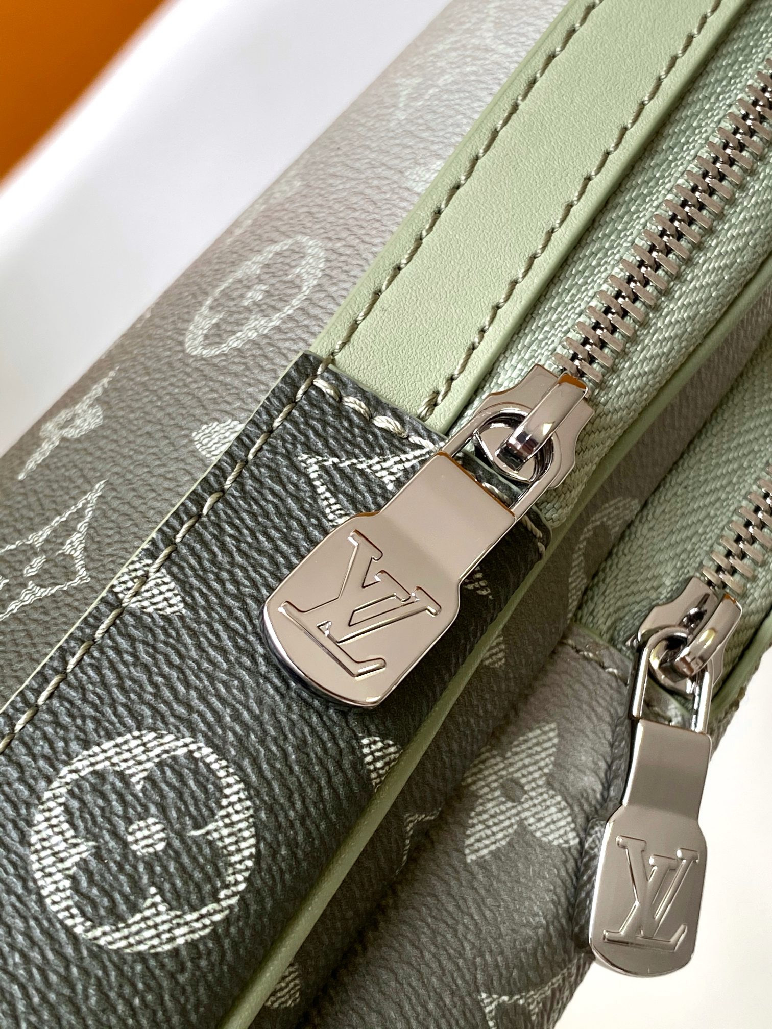 LV AVENUE M11702 20 x 31 x 10cm