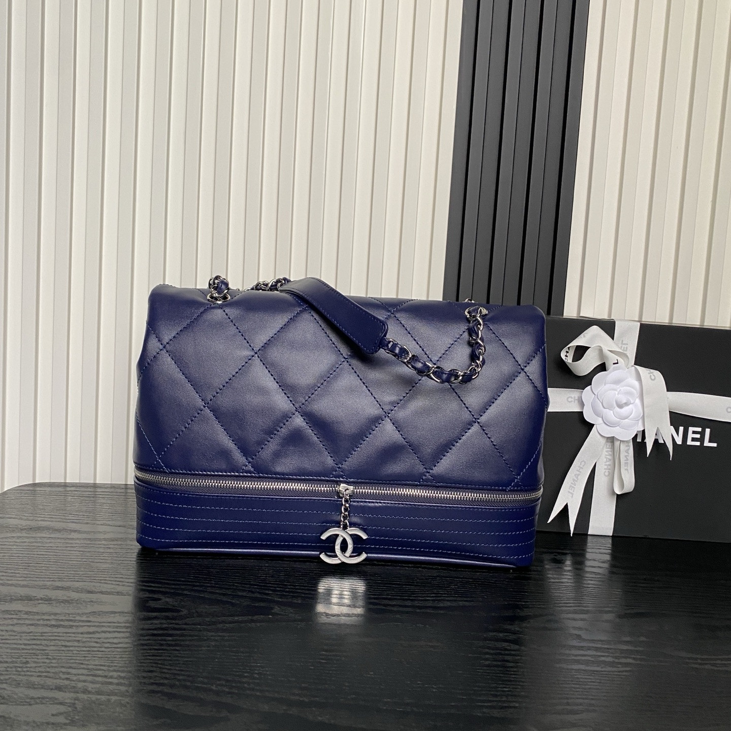 Ch*el vintage graffiti tote airport bag 36x24x12cm