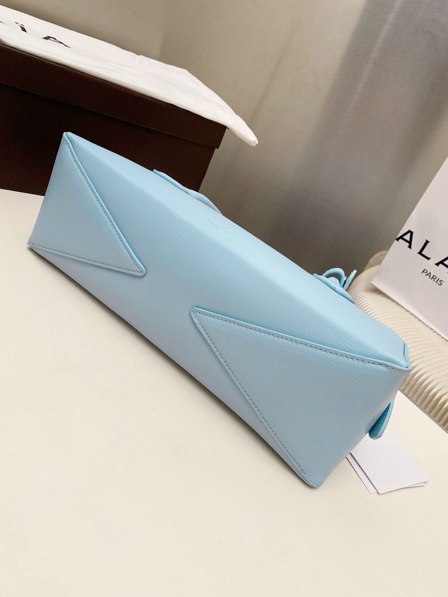 ALAÏA LE TECKEL MEDIUM BAG 33x11x10cm