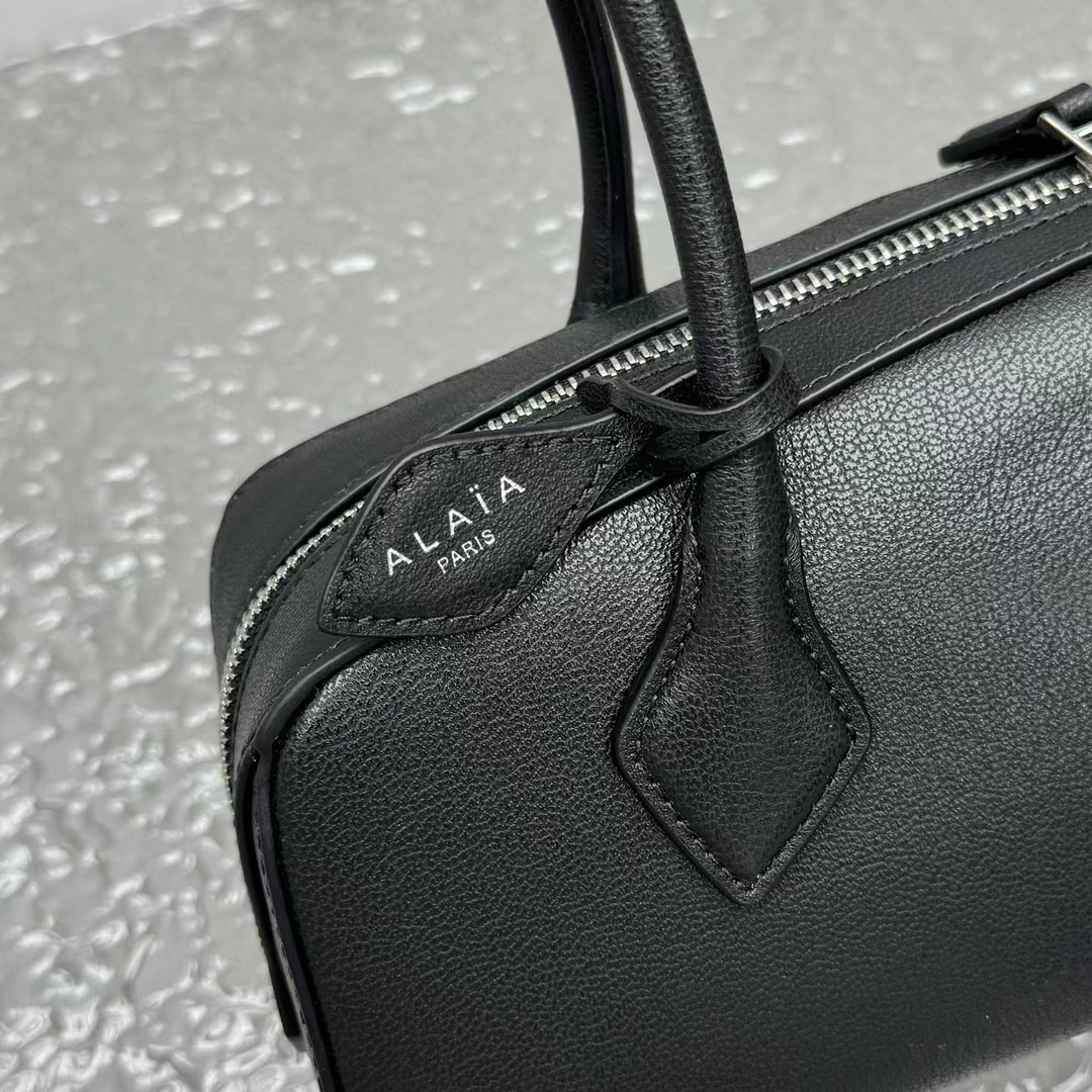 ALAÏA LE TECKEL MEDIUM BAG 33x11x10cm
