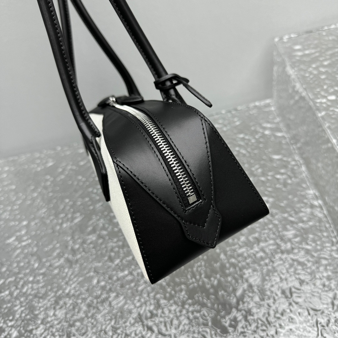 ALAÏA LE TECKEL MEDIUM BAG 33x11x10cm