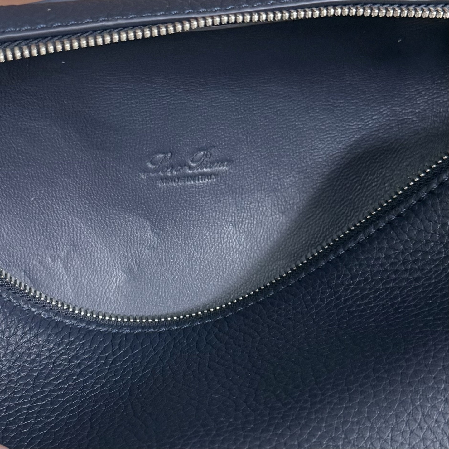 L**o p*ana extra pocket l19 grained calfskin 11 x 19 x 6.5 cm