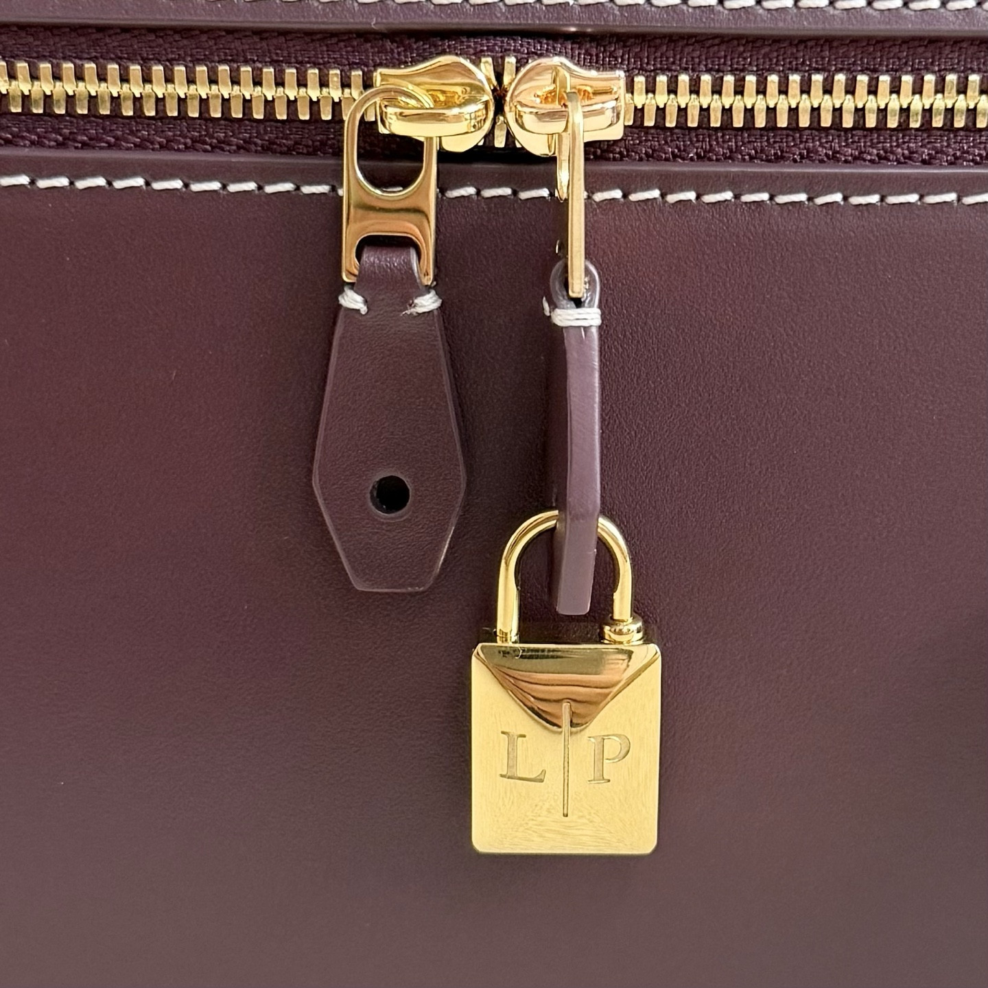 L**o p*ana extra pocket l27 calfskin 16x27x10cm
