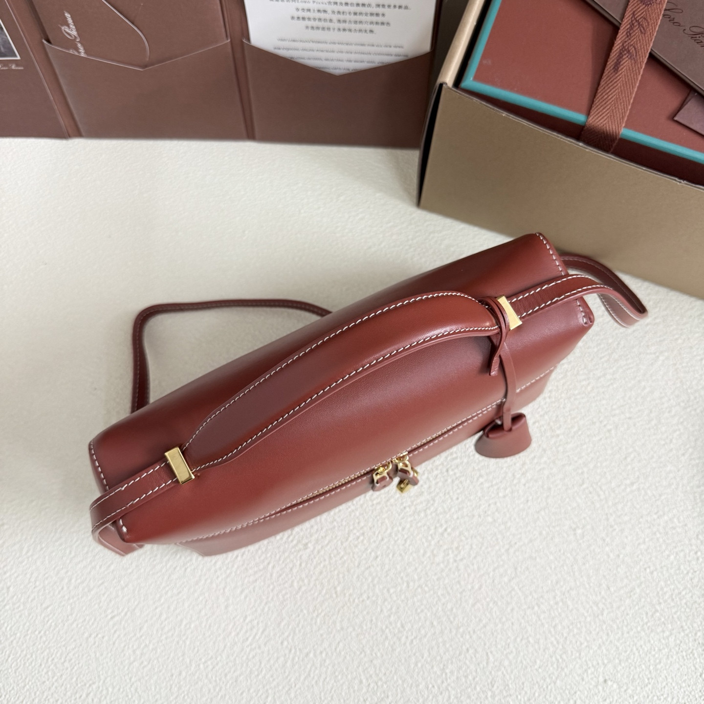 L**o p*ana extra pocket l27 calfskin 16x27x10cm