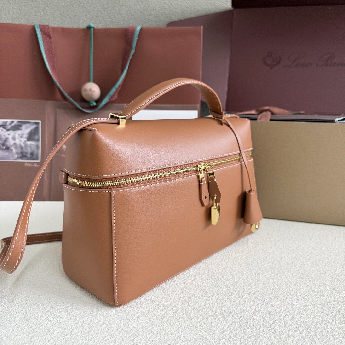 L**o p*ana extra pocket l27 calfskin 16x27x10cm