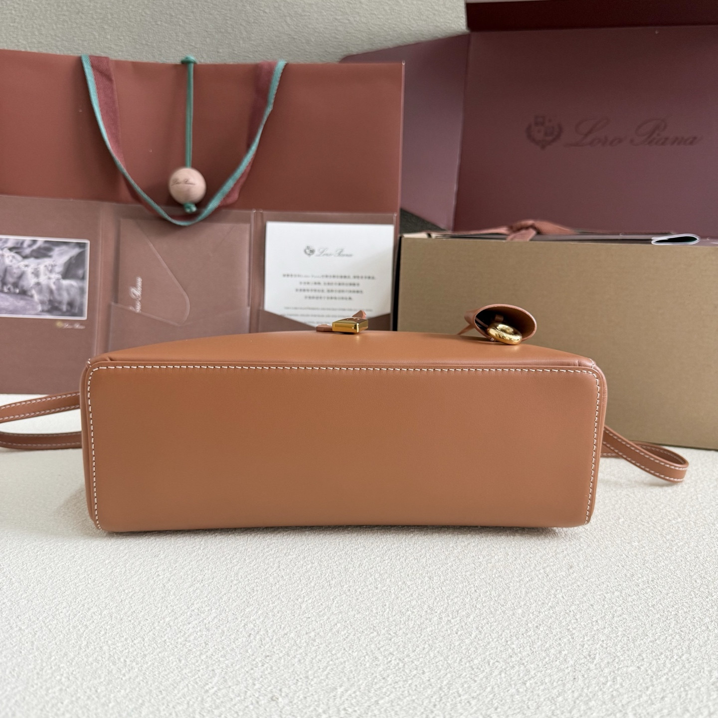 L**o p*ana extra pocket l27 calfskin 16x27x10cm