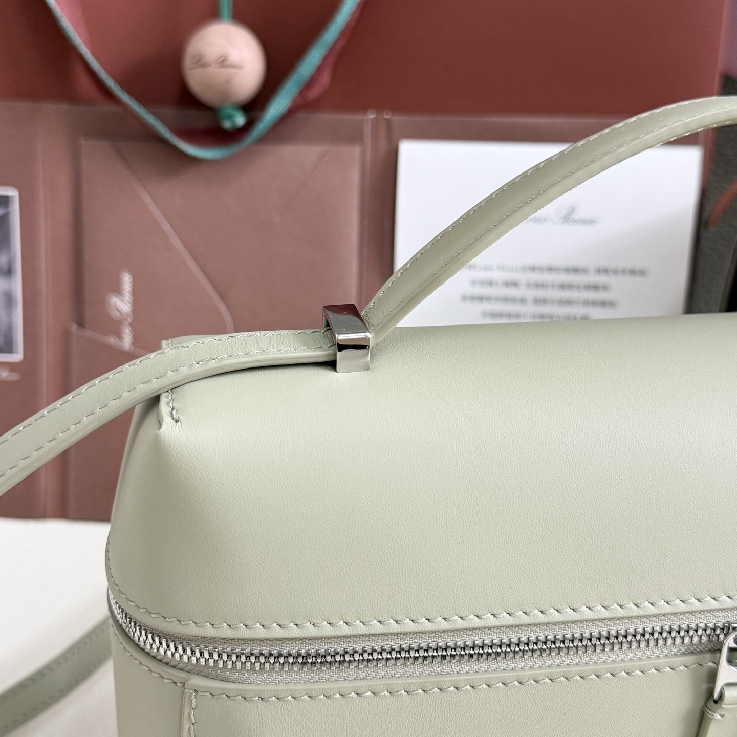 L**o p*ana extra pocket l27 calfskin 16x27x10cm
