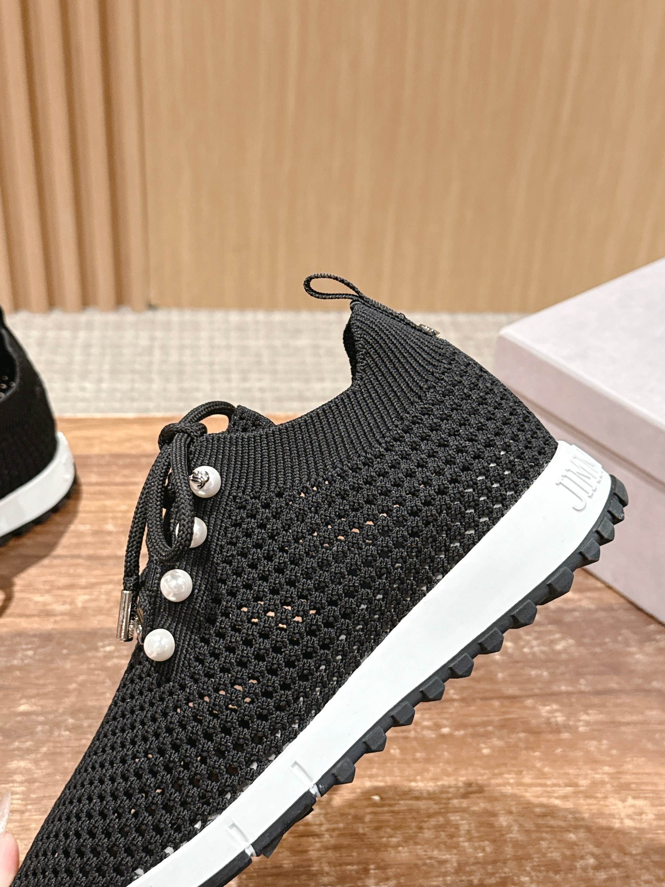 ua Ji*y Ch* casual sneakers