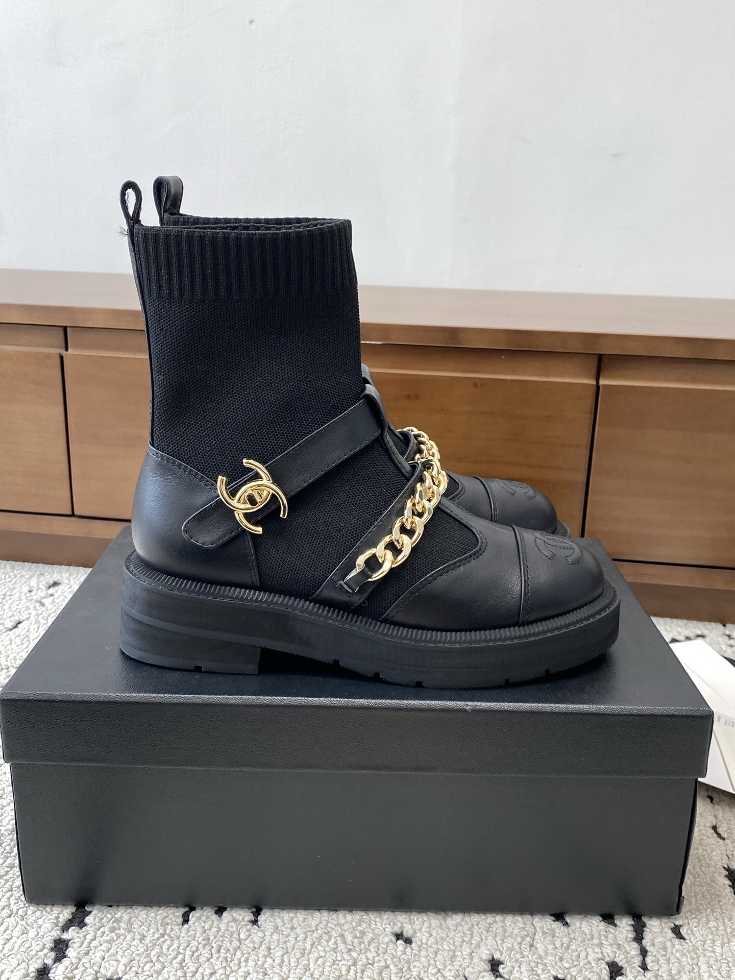 ua Ch*el boots
