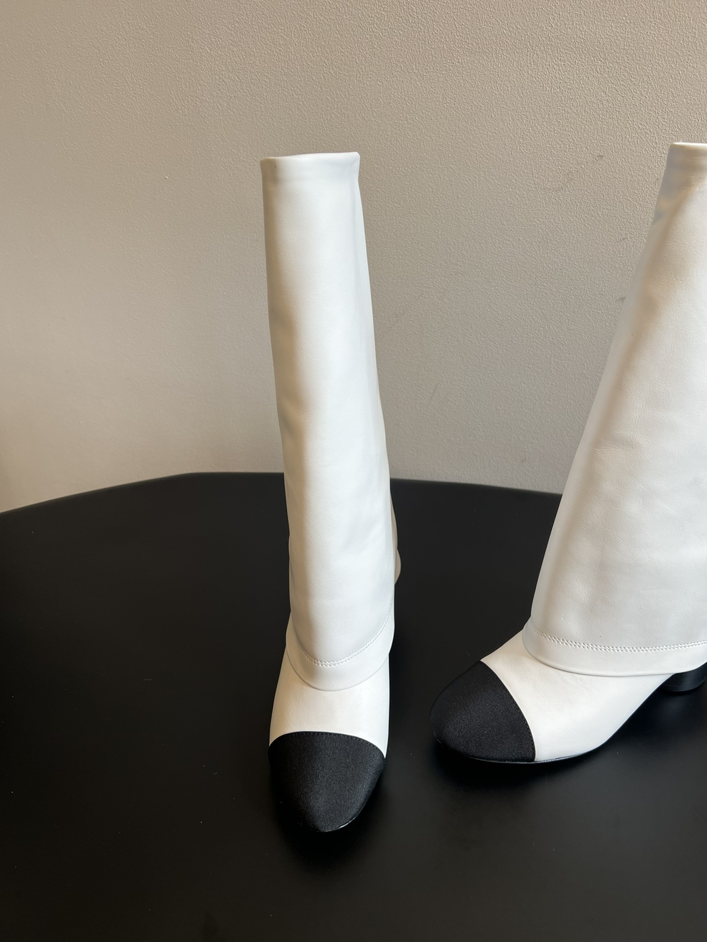 ua Ch*el high boot