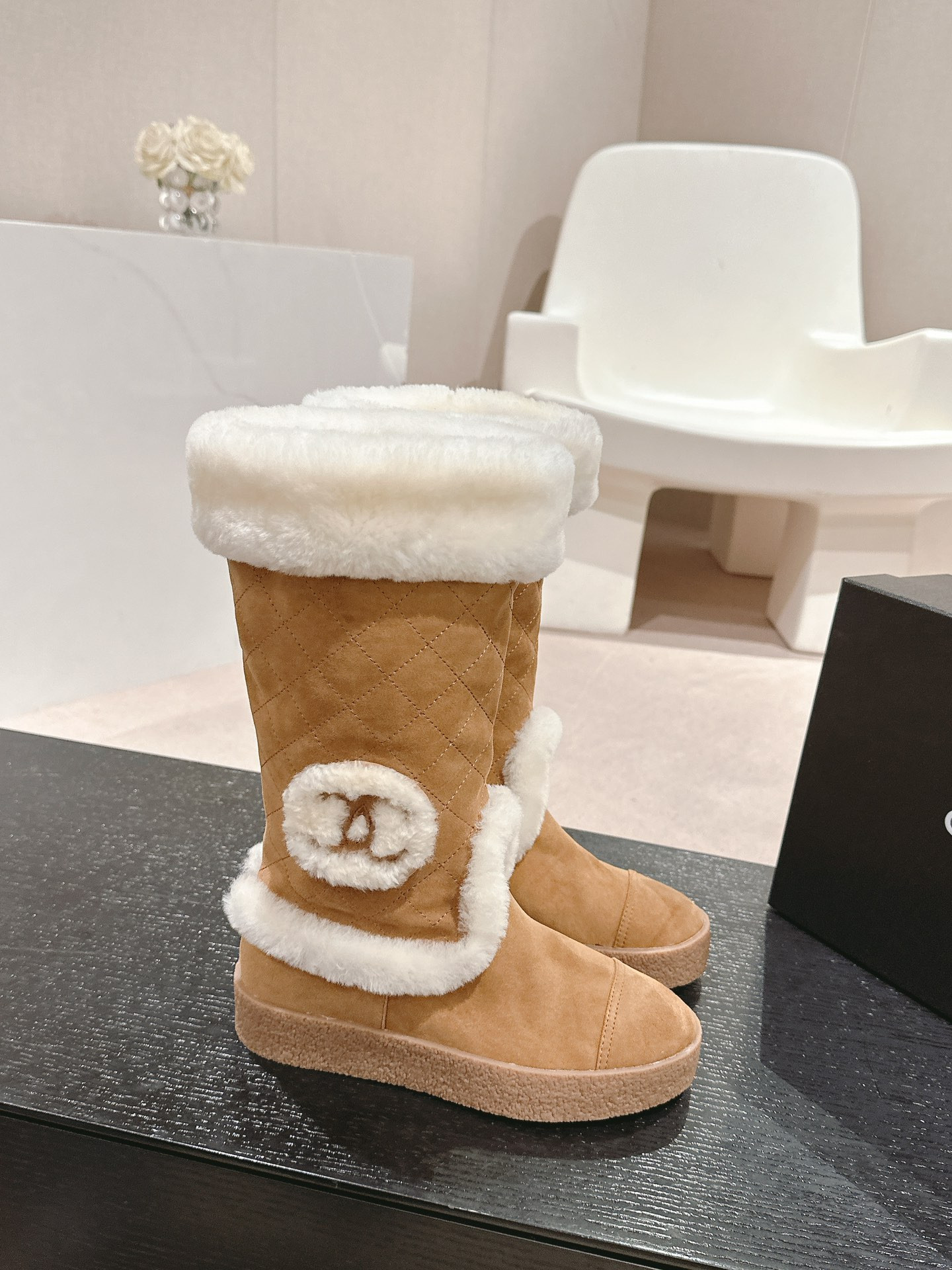 ua Ch*el boots