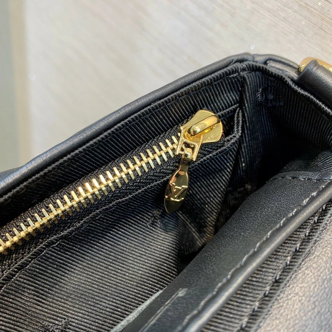 LV WALLET ON STRAP BUBBLEGRAM M81398