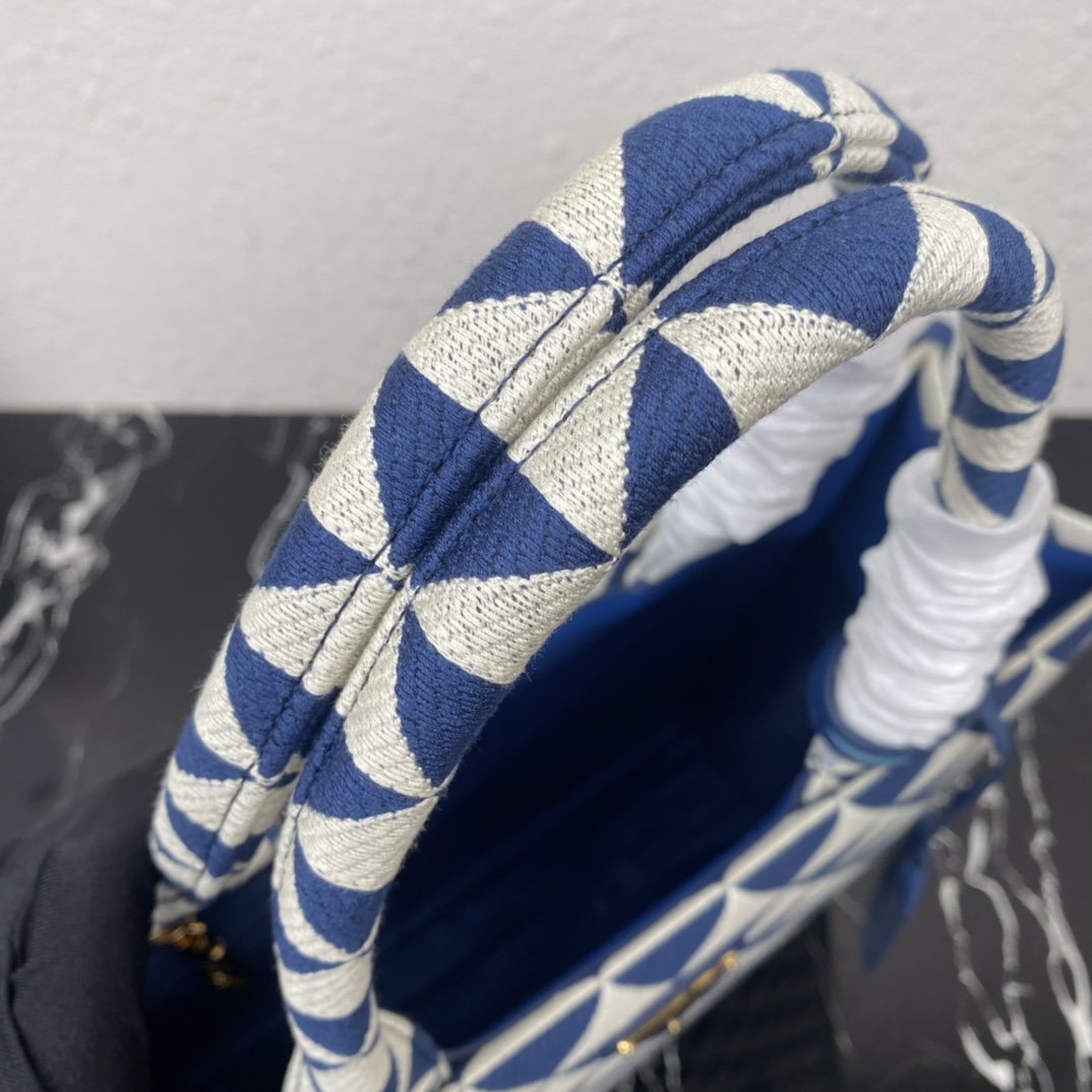 Pra*a small tote in saffiano leather 1ba356-39*31*11cm