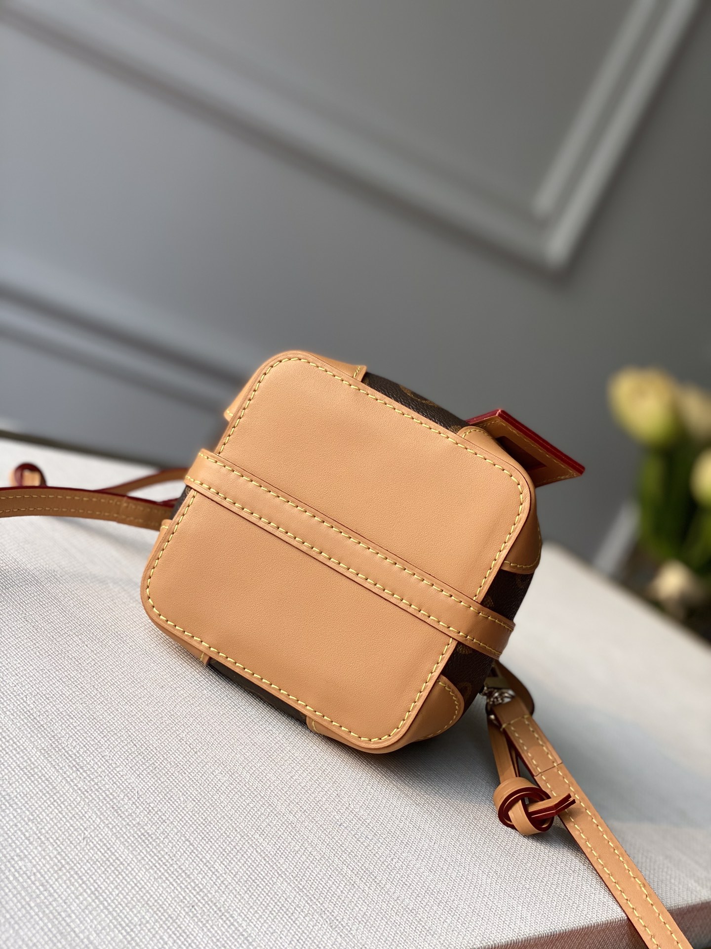 l0*is V*t0n mini bucket-12*12*12cm