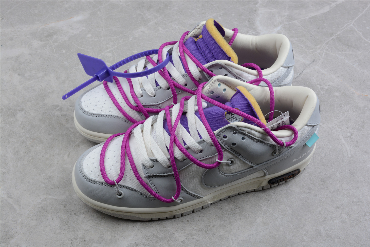 Nike SB Dunk OFF-WHITE DM1602-111