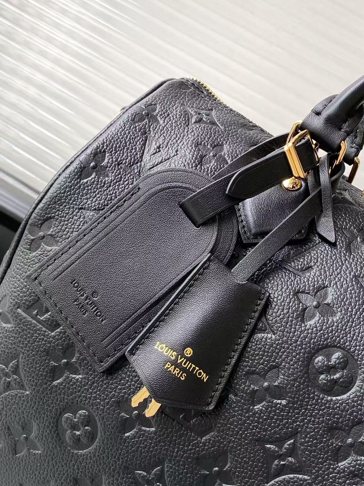 l0vis Vvtt0n speedy soft 30 bag -21 x 17 x 30cm