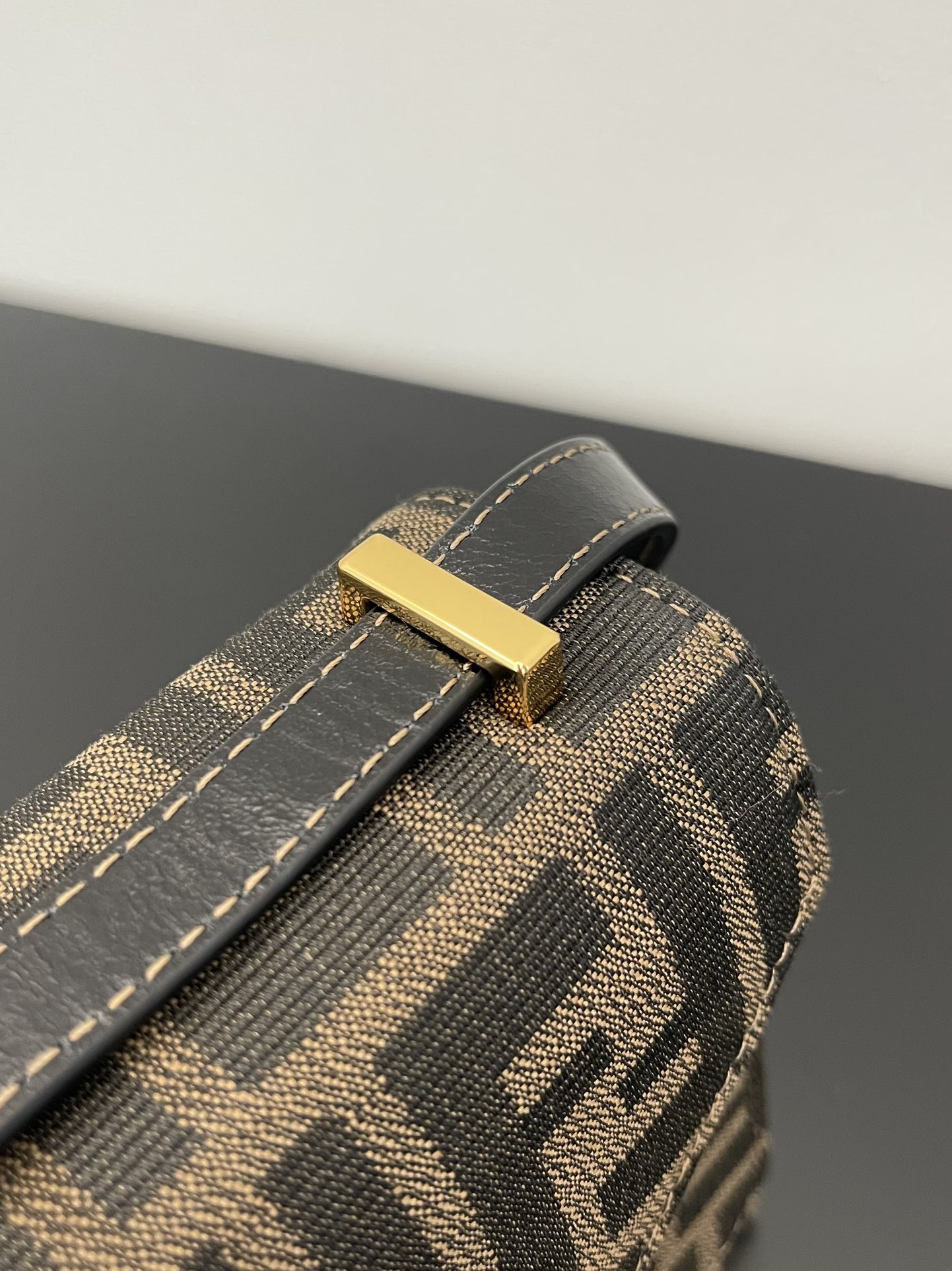 F**di vintage handbags-14.5x12x7cm